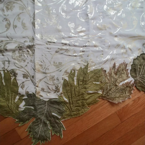 Pier 1 Import Fall Harvest Table Runner Mantal Gold Leaves PierOne $59.95 - Picture 5 of 5